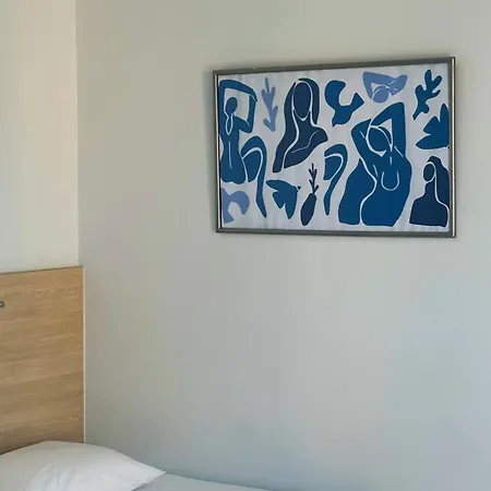 Sunflower בית הארחה 3*